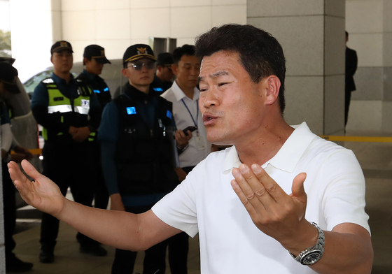 통영시장 선거 재검표 개표참관인 참석하는 전한길