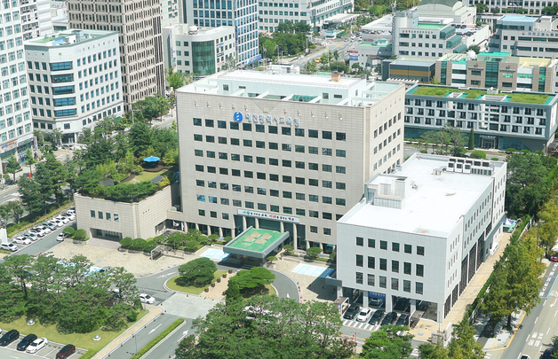 대전교육감 인수위, 공약 로드맵 담은 백서 전달