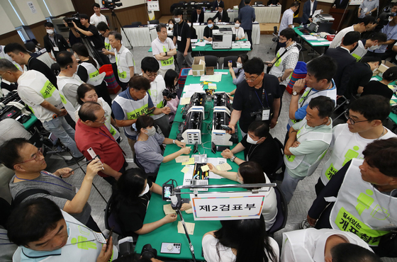 당락 가른 44표…재검표