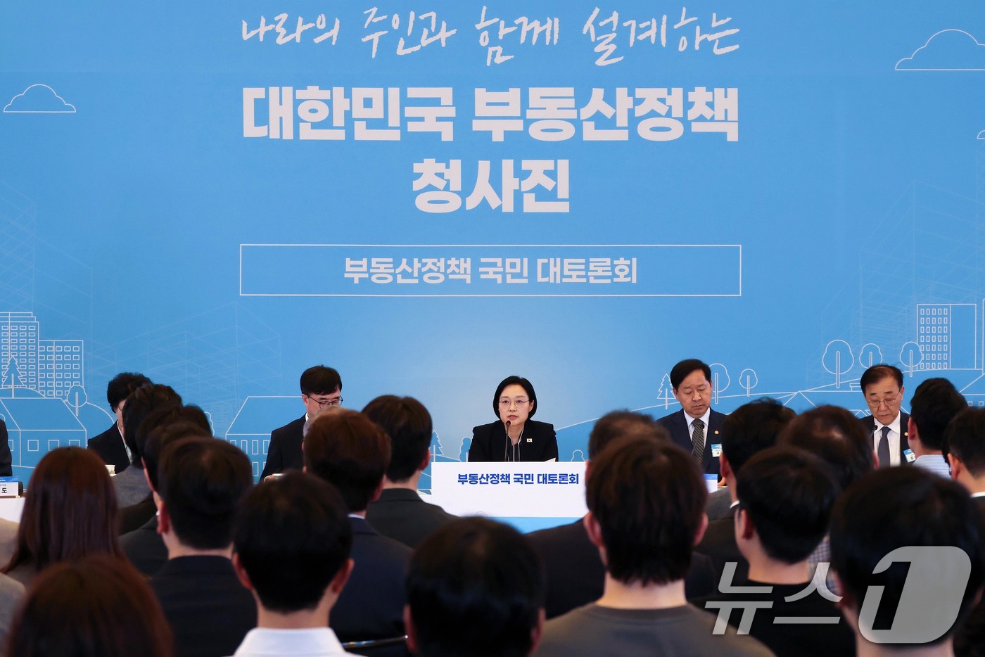 (서울=뉴스1) 김도우 기자 = 한성숙 국무총리가 27일 서울 중구 대한상공회의소에서 열린 부동산정책 국민 대토론회에서 모두발언을 하고 있다. (공동취재) 2026.7.27/뉴스1 …