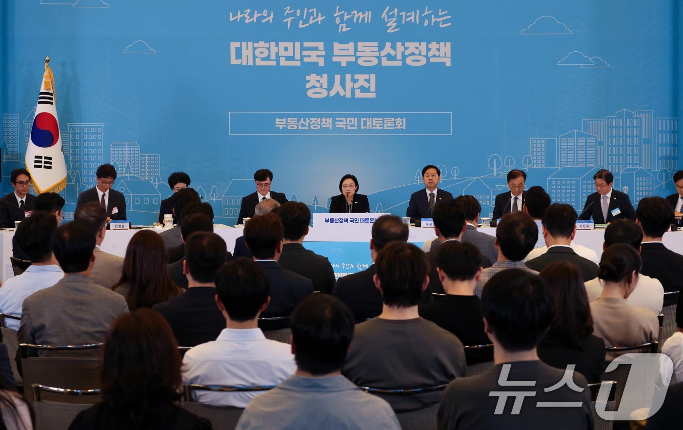 (서울=뉴스1) 김도우 기자 = 한성숙 국무총리가 27일 서울 중구 대한상공회의소에서 열린 부동산정책 국민 대토론회에서 모두발언을 하고 있다. (공동취재) 2026.7.27/뉴스1 …