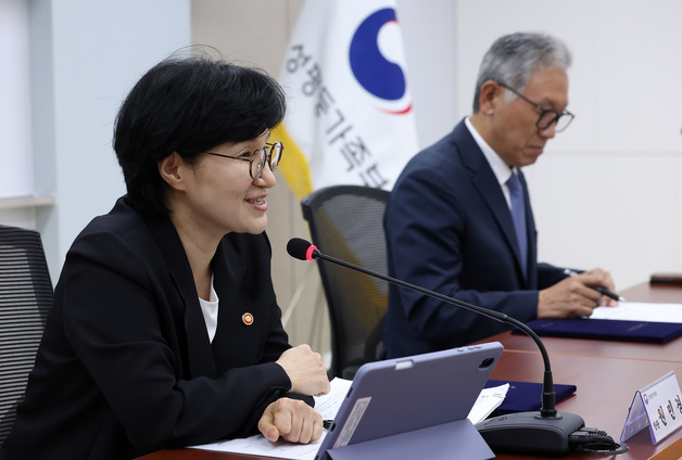 모두발언하는 원민경 장관