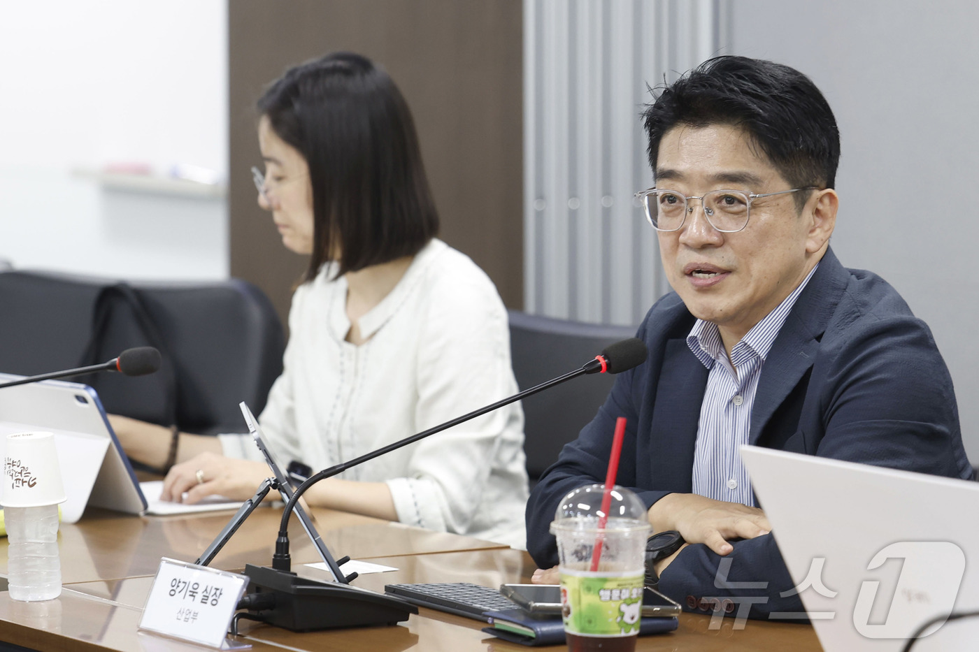 (서울=뉴스1) 전지아 수습기자 = 양기욱 산업통상자원부 산업자원안보실장이 27일 오후 서울 영등포구 석유협회 대회의실에서 열린 원유 수급상황 점검회의에서 발언하고 있다. (산업통 …