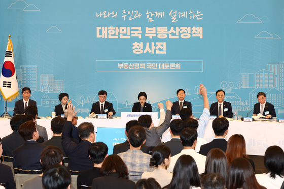 김윤덕 장관 "비아파트 공급 활성화 빠르게 추진"