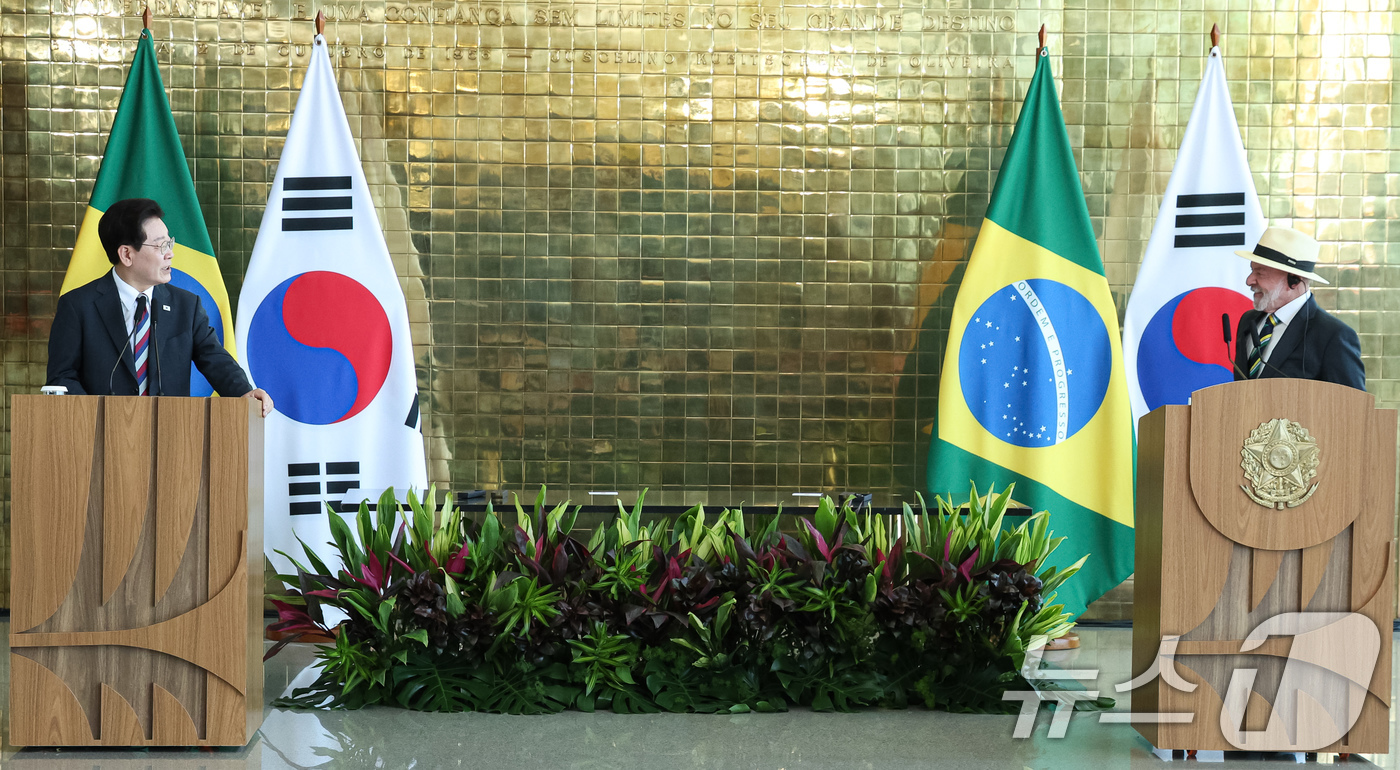 (브라질리아=뉴스1) 허경 기자 = 이재명 대통령과 루이스 이나시우 룰라 다 시우바 브라질 대통령이 27일(현지시간) 브라질 대통령관저에서 공동언론발표를 하고 있다. 2026.7. …
