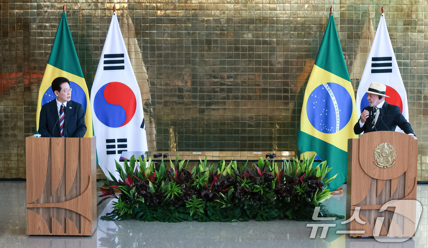 (브라질리아=뉴스1) 허경 기자 = 이재명 대통령과 루이스 이나시우 룰라 다 시우바 브라질 대통령이 27일(현지시간) 브라질 대통령관저에서 공동언론발표를 하고 있다. 2026.7. …