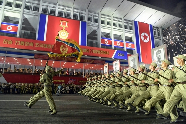 北, 전승절에 한국전쟁 참전부대 재현 '약식 열병식'…첨단무기 없어