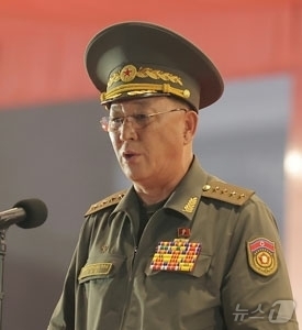 (평양 노동신문=뉴스1) = 북한 노동당 기관지 노동신문은 28일 노광철 국방상이 전날 열린 '전승 73돌 경축 조국해방전쟁(한국전쟁) 시기 상징종대들의 기념행진의식'에서 연설했다 …