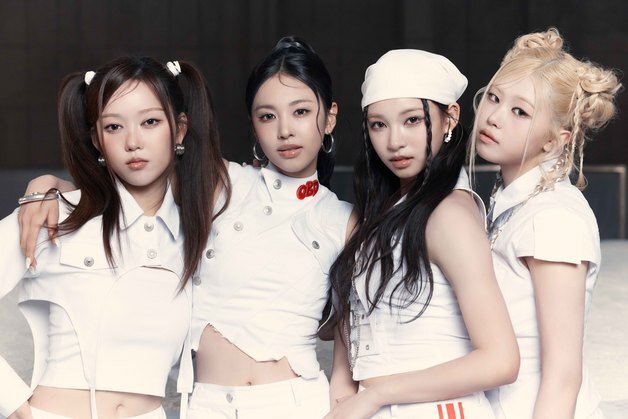 'JYP 새 걸그룹' 아워벌스데이, 멤버 4인 추가 공개…빠져드는 비주얼