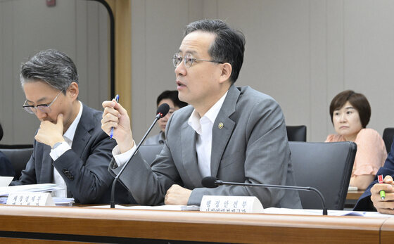 차관→장관 직행 20년 만…신임 경제사령탑 이형일, 직원들 "환영"