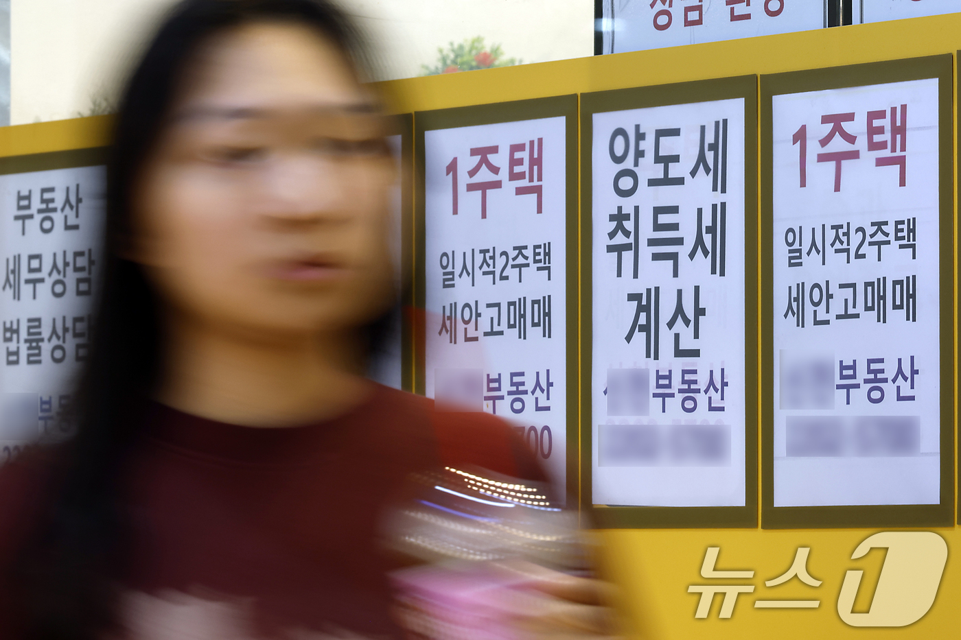 (서울=뉴스1) 박정호 기자 = 대출 규제 강화와 기준금리 인상에도 소비자들의 집값 상승 기대가 약 5년 만에 가장 높은 수준까지 치솟은 것으로 나타난 28일 서울시 송파구의 대단 …