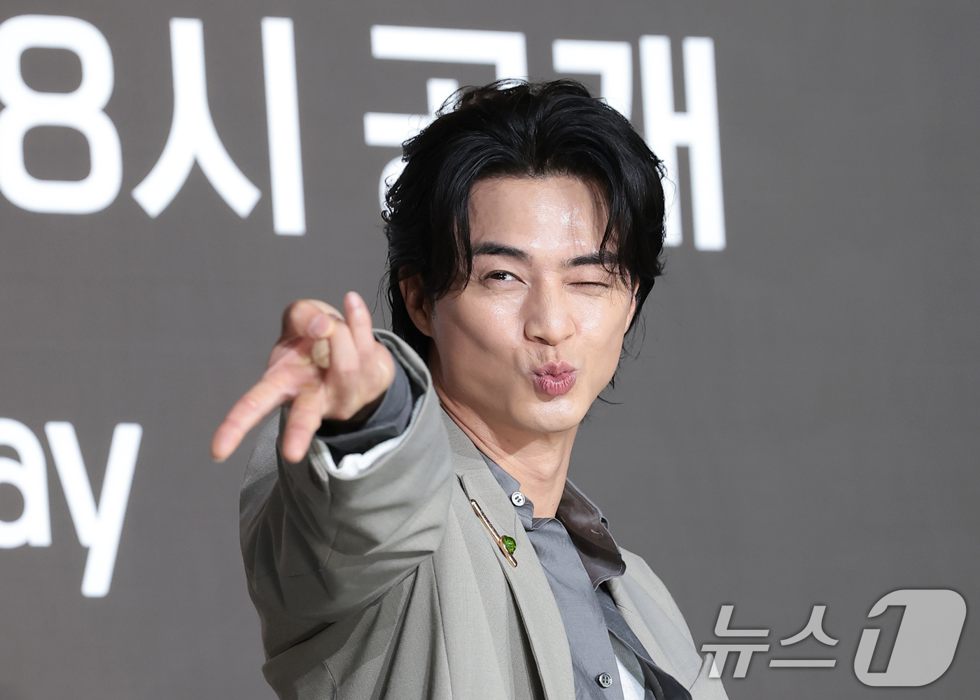 (서울=뉴스1) 권현진 기자 = 배우 김지훈 28일 서울 중구 앰배서더 서울 풀만 호텔에서 열린 쿠팡플레이 시리즈 '지금 불륜이 문제가 아닙니다' 제작발표회에서 포즈를 취하고 있다 …