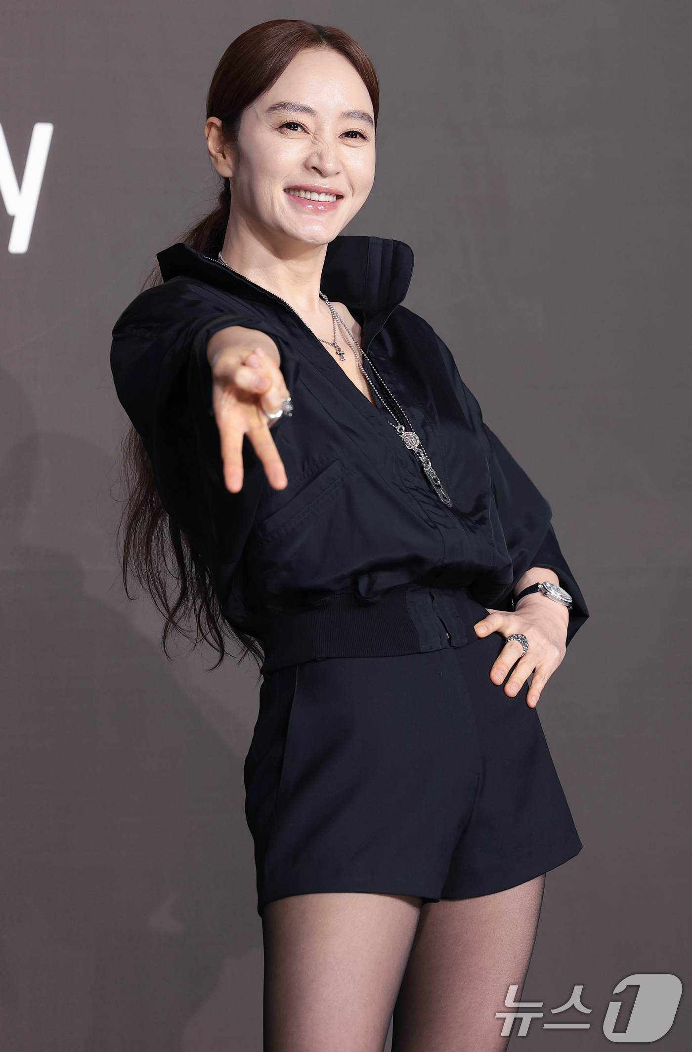(서울=뉴스1) 권현진 기자 = 배우 김혜수가 28일 서울 중구 앰배서더 서울 풀만 호텔에서 열린 쿠팡플레이 시리즈 '지금 불륜이 문제가 아닙니다' 제작발표회에서 포즈를 취하고 있 …