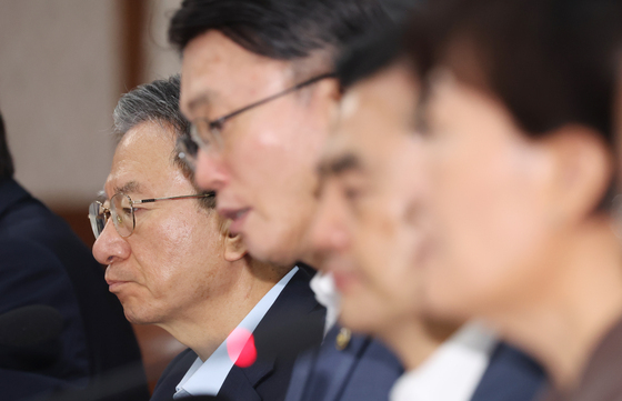 발언듣는 정성호 장관