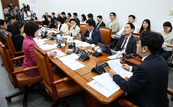 '패스트트랙 심사기한  단축' 국회법 개정안, 與 주도 운영소위 통과