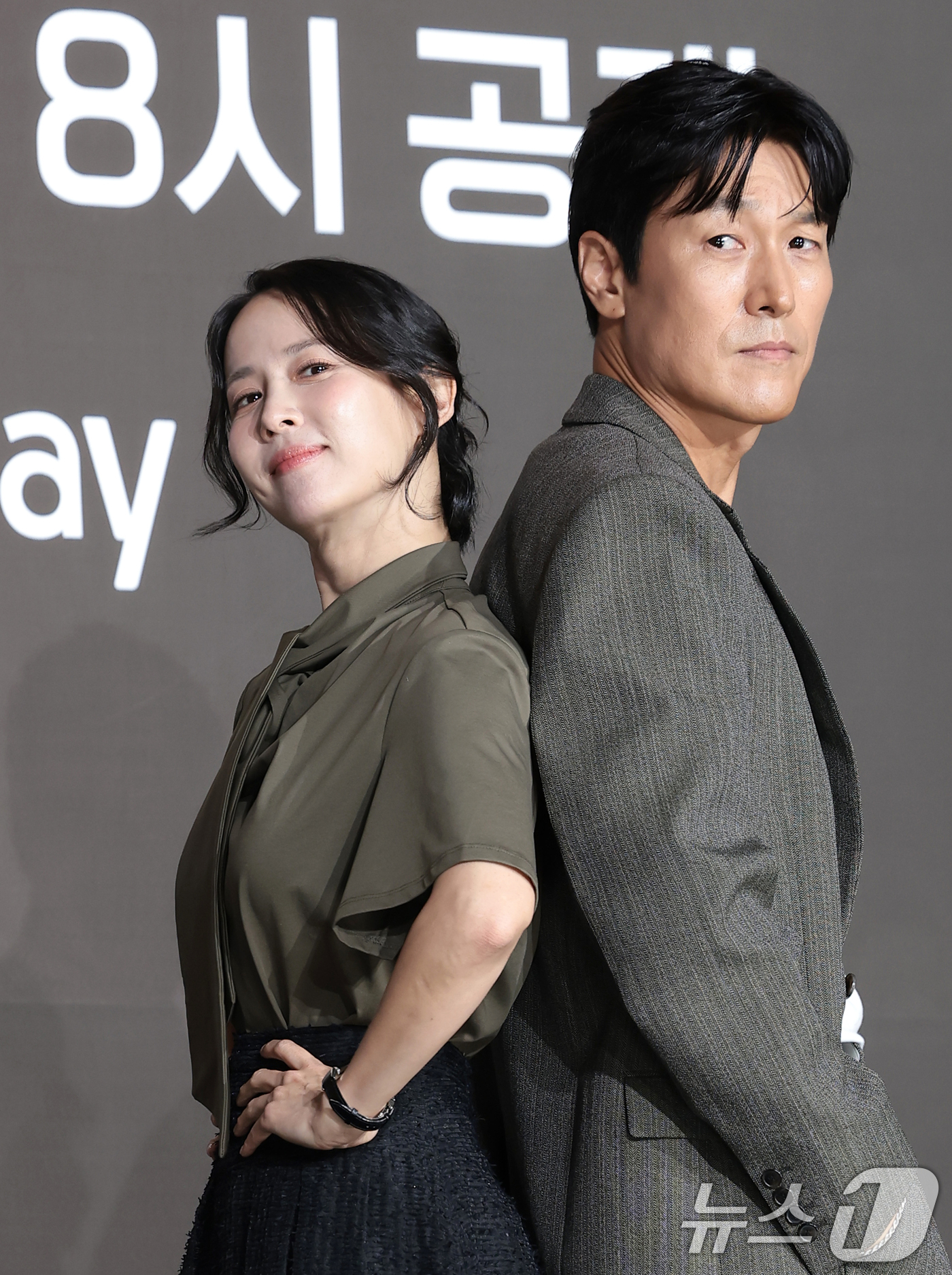 (서울=뉴스1) 권현진 기자 = 배우 조여정과 김재철(오른쪽)이 28일 서울 중구 앰배서더 서울 풀만 호텔에서 열린 쿠팡플레이 시리즈 '지금 불륜이 문제가 아닙니다' 제작발표회에서 …