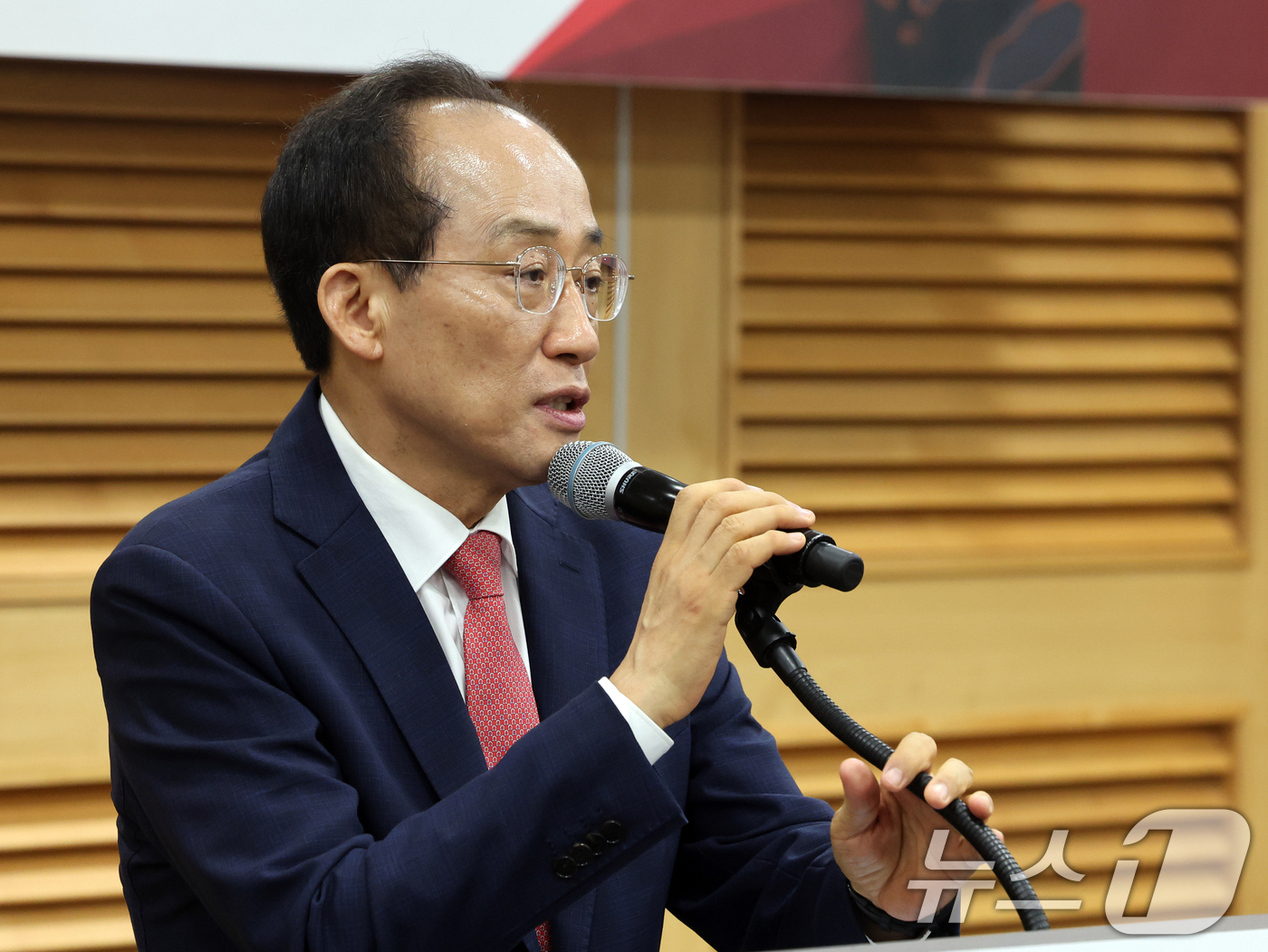 (서울=뉴스1) 황기선 기자 = 추경호 대구시장이 28일 오전 서울 여의도 국회 의원회관에서 열린 '2차 공공기관 이전 대구 유치전략 정책토론회'에서 축사를 하고 있다. 2026. …