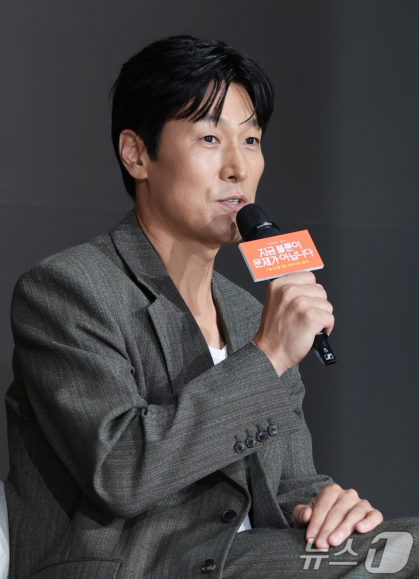 (서울=뉴스1) 권현진 기자 = 배우 김재철이 28일 서울 중구 앰배서더 서울 풀만 호텔에서 열린 쿠팡플레이 시리즈 '지금 불륜이 문제가 아닙니다' 제작발표회에서 인사말을 하고 있 …