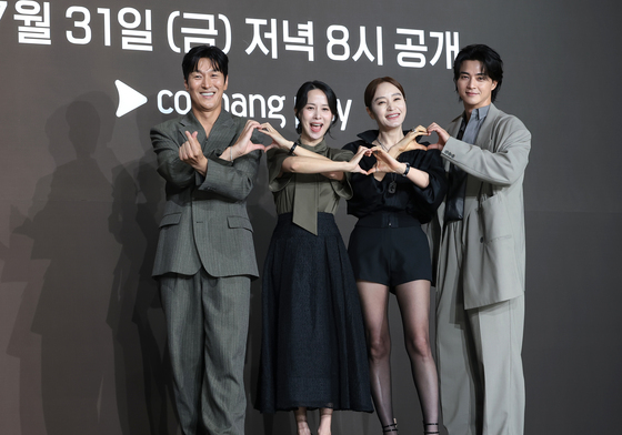 '지금 불륜' 주역들의 사랑 담은 하트