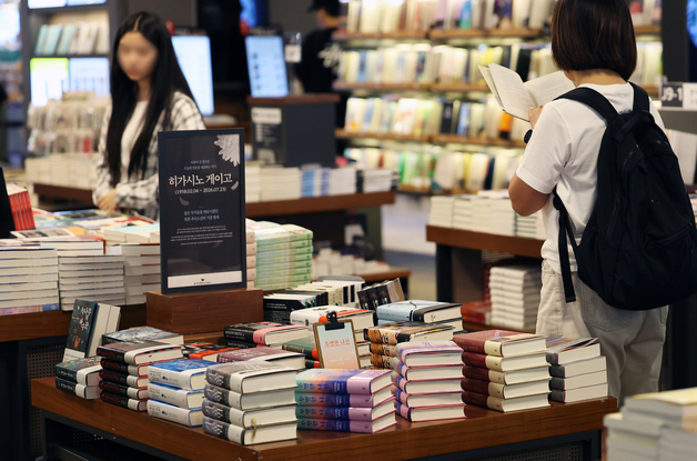 "술 안 마시고 서점 간다"…MZ 취향 변화에 골목 업종도 '힙'해졌다