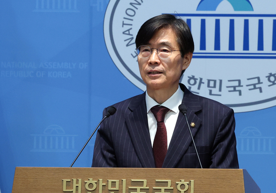 윤리위 징계 관련 기자회견하는 조경태 의원