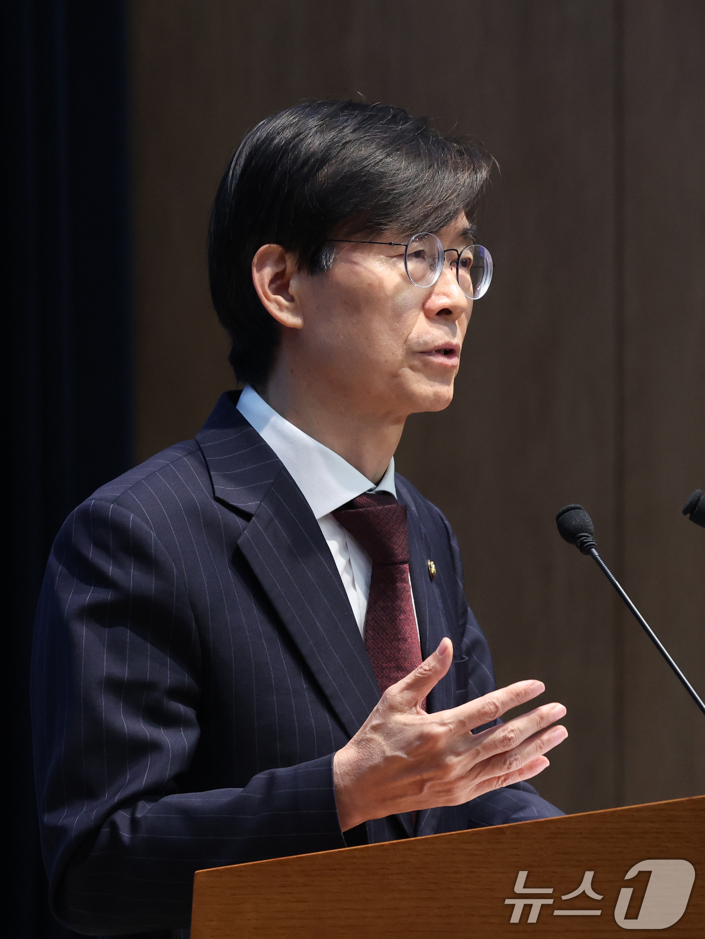 (서울=뉴스1) 황기선 기자 = 조경태 국민의힘 의원이 28일 오후 서울 여의도 국회 소통관에서 중앙윤리위원회의 징계 관련 기자회견을 하고 있다.조 의원은 야당 몫 국회부의장으로 …