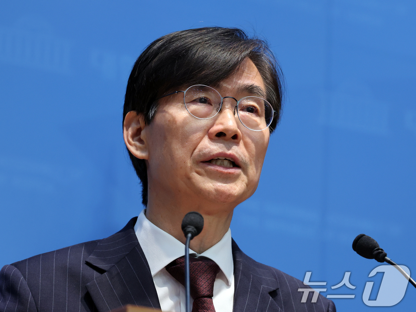 (서울=뉴스1) 황기선 기자 = 조경태 국민의힘 의원이 28일 오후 서울 여의도 국회 소통관에서 중앙윤리위원회의 징계 관련 기자회견을 하고 있다.조 의원은 야당 몫 국회부의장으로 …