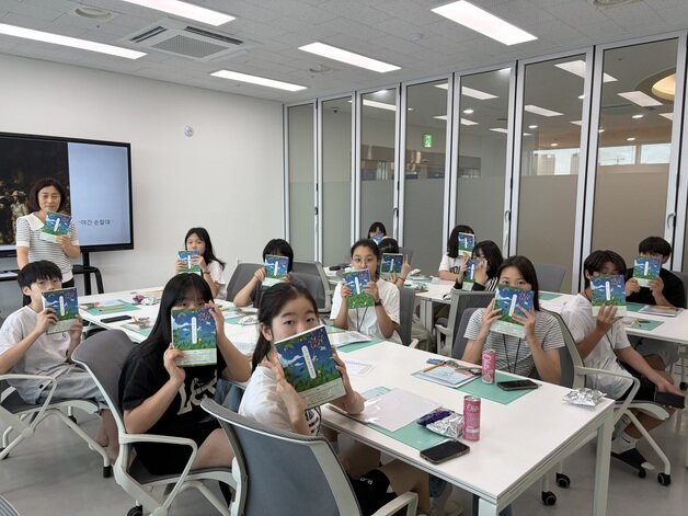 본문 이미지 - 충북교육도서관 책과 미술이 만나는 여름 독서교실.(충북교육청 제공. 재판매 및 DB 금지) 2026.9.25/뉴스1