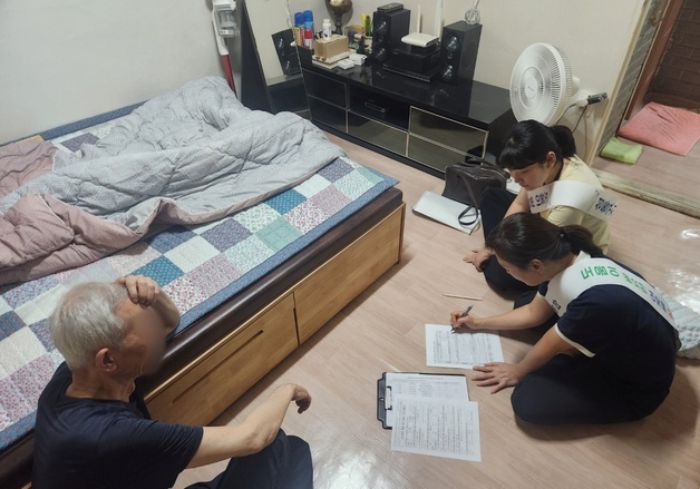 "전기요금 밀린 집 찾는다"…성동구, 폭염 고립 가구 1484곳 조사