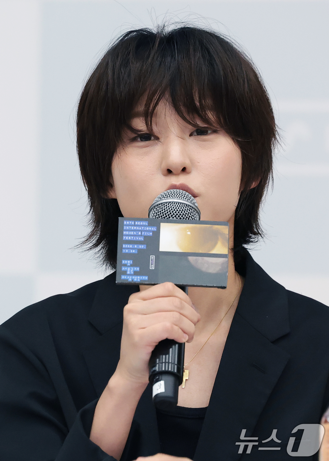 (서울=뉴스1) 권현진 기자 = 배우 이연이 28일 서울 마포구 마포중앙도서관에서 열린 ‘28회 서울국제여성영화제’ 공식 기자간담회에서 인사말을 하고 있다. 2026.7.28/뉴스 …