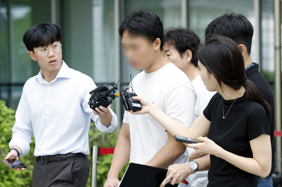 영잘실질심사 마친 기자 폭행 잠실 개표소 봉쇄 시위 참가자