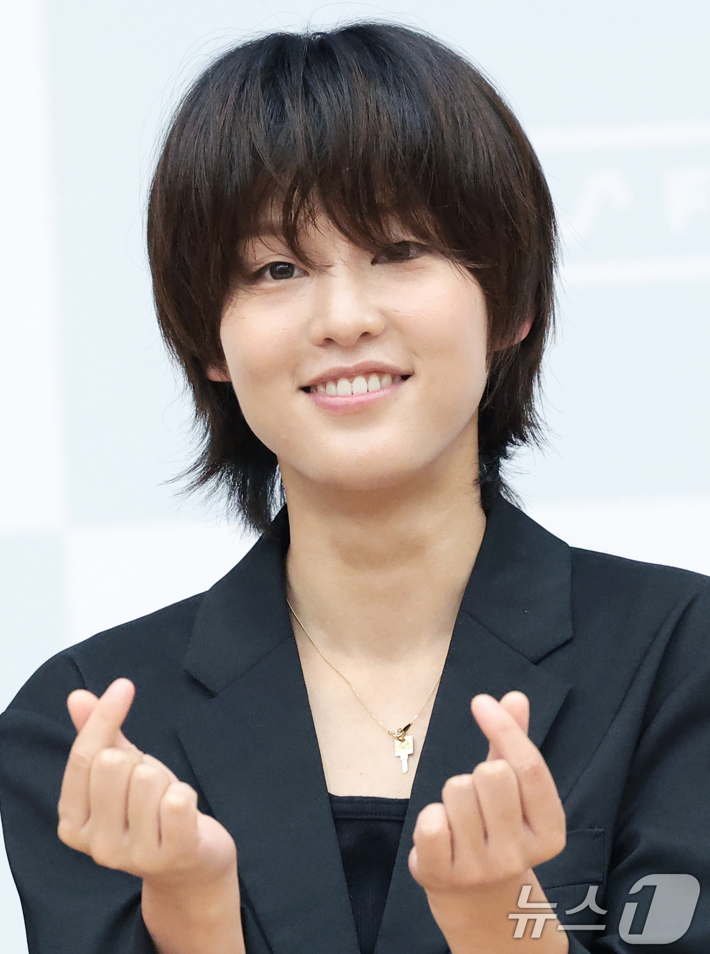 (서울=뉴스1) 권현진 기자 = '시우프 스타' 배우 이연이 28일 서울 마포구 마포중앙도서관에서 열린 ‘28회 서울국제여성영화제’ 공식 기자간담회에서 포즈를 취하고 있다. 202 …