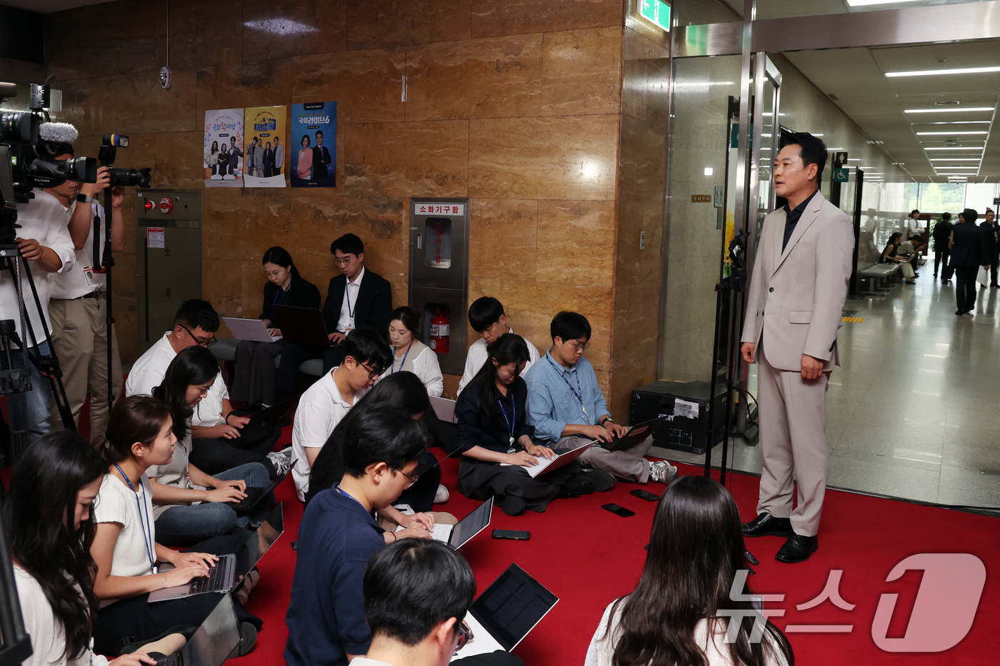 (서울=뉴스1) 황기선 기자 = 장동혁 국민의힘 대표가 28일 오후 서울 여의도 국회에서 조정식 국회의장의 현직 대통령 연임 개헌과 관련해 입장을 밝히고 있다. 2026.7.28/ …