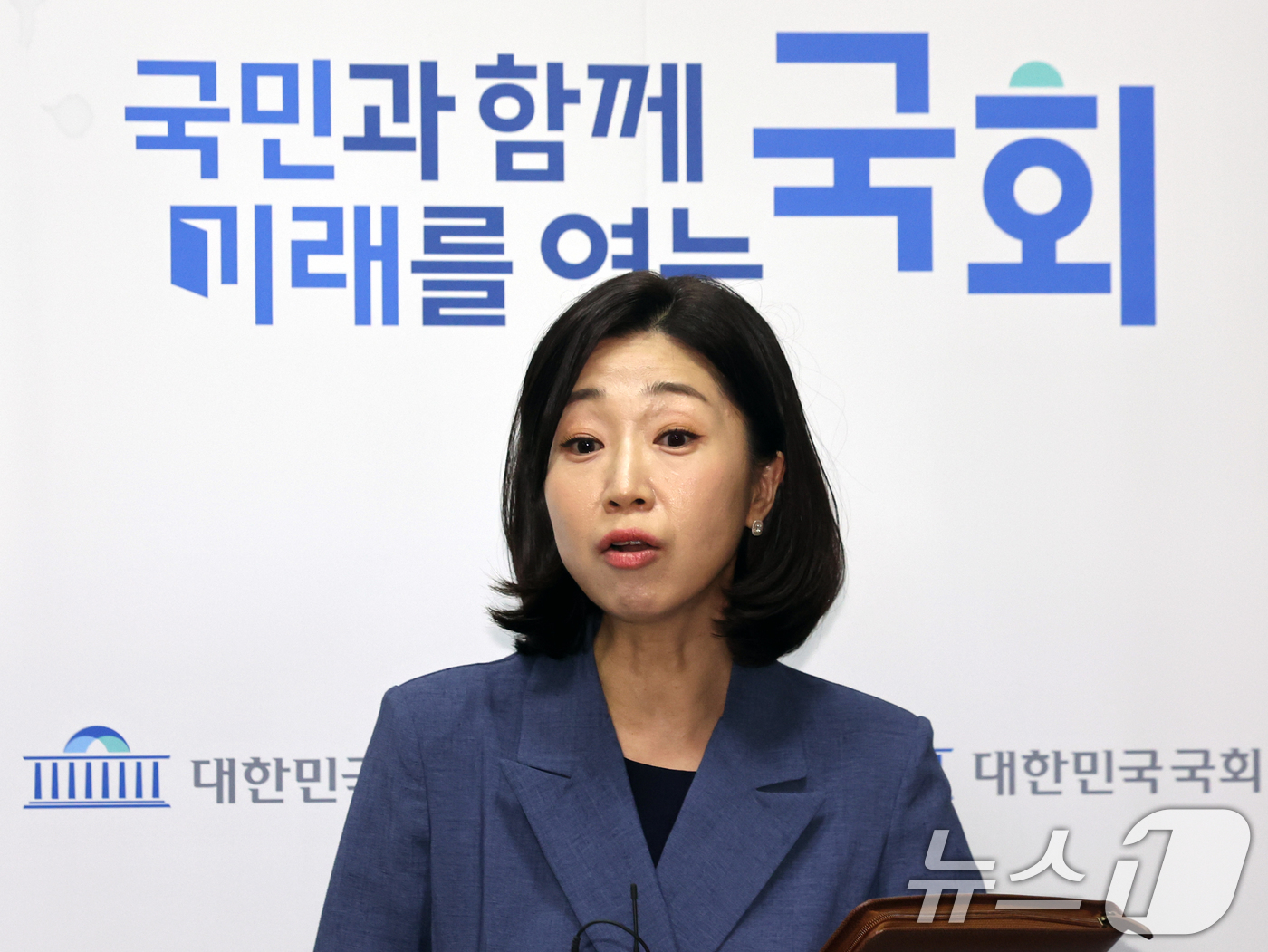 (서울=뉴스1) 황기선 기자 = 장현주 국회의장실 공보소통수석비서관이 28일 오후 서울 여의도 국회에서 개헌 관련 브리핑을 하고 있다.  2026.7.28/뉴스1