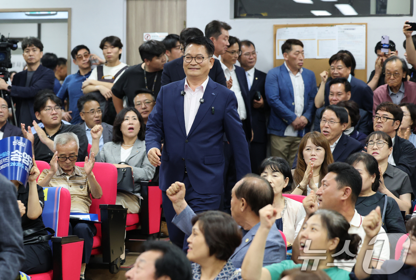 (대전=뉴스1) 김기태 기자 = 송영길 더불어민주당 당대표 후보가 28일 대전 서구 대전여성가족원에서 열린 타운홀미팅에 참석하고 있다. 2026.7.28/뉴스1