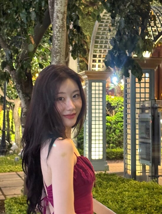 본문 이미지 - 채령 인스타그램