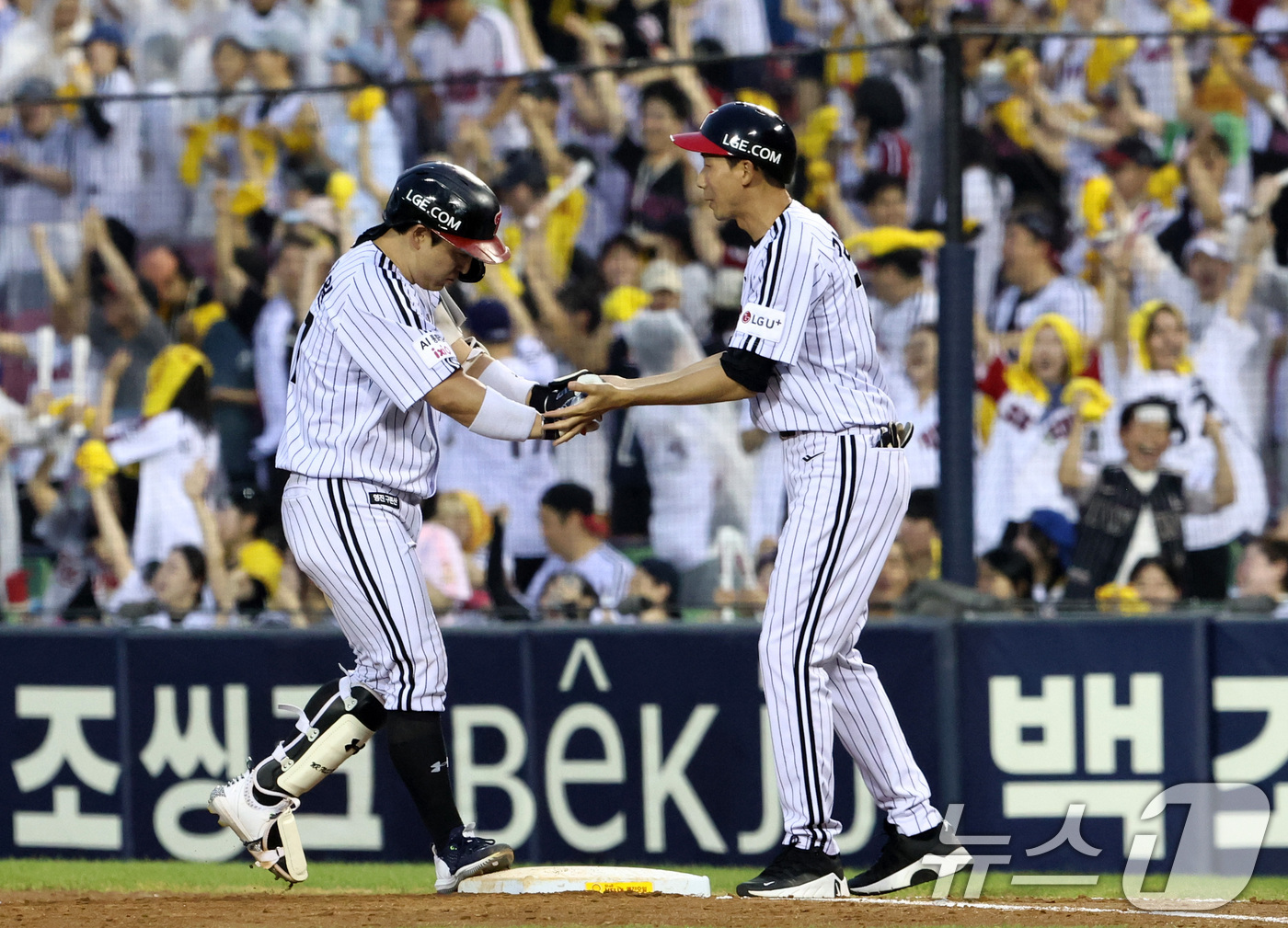 (서울=뉴스1) 최지환 기자 = 28일 오후 서울 송파구 잠실야구장에서 열린 프로야구 '2026 신한은행 SOL KBO리그' 키움 히어로즈와 LG 트윈스의 경기, 4회말 1사 만루 …