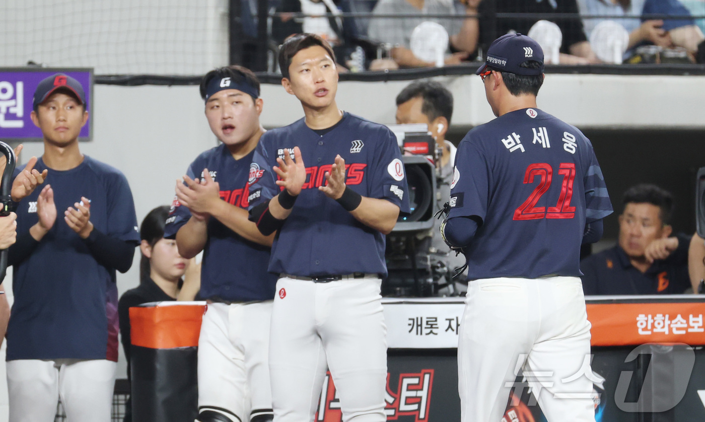 (대전=뉴스1) 김기남 기자 = 28일 대전 한화생명볼파크에서 열린 2026 신한 SOL KBO리그 롯데 자이언츠와 한화 이글스의 경기에서 롯데 선발 박세웅이 3회말 한화 문현빈 …