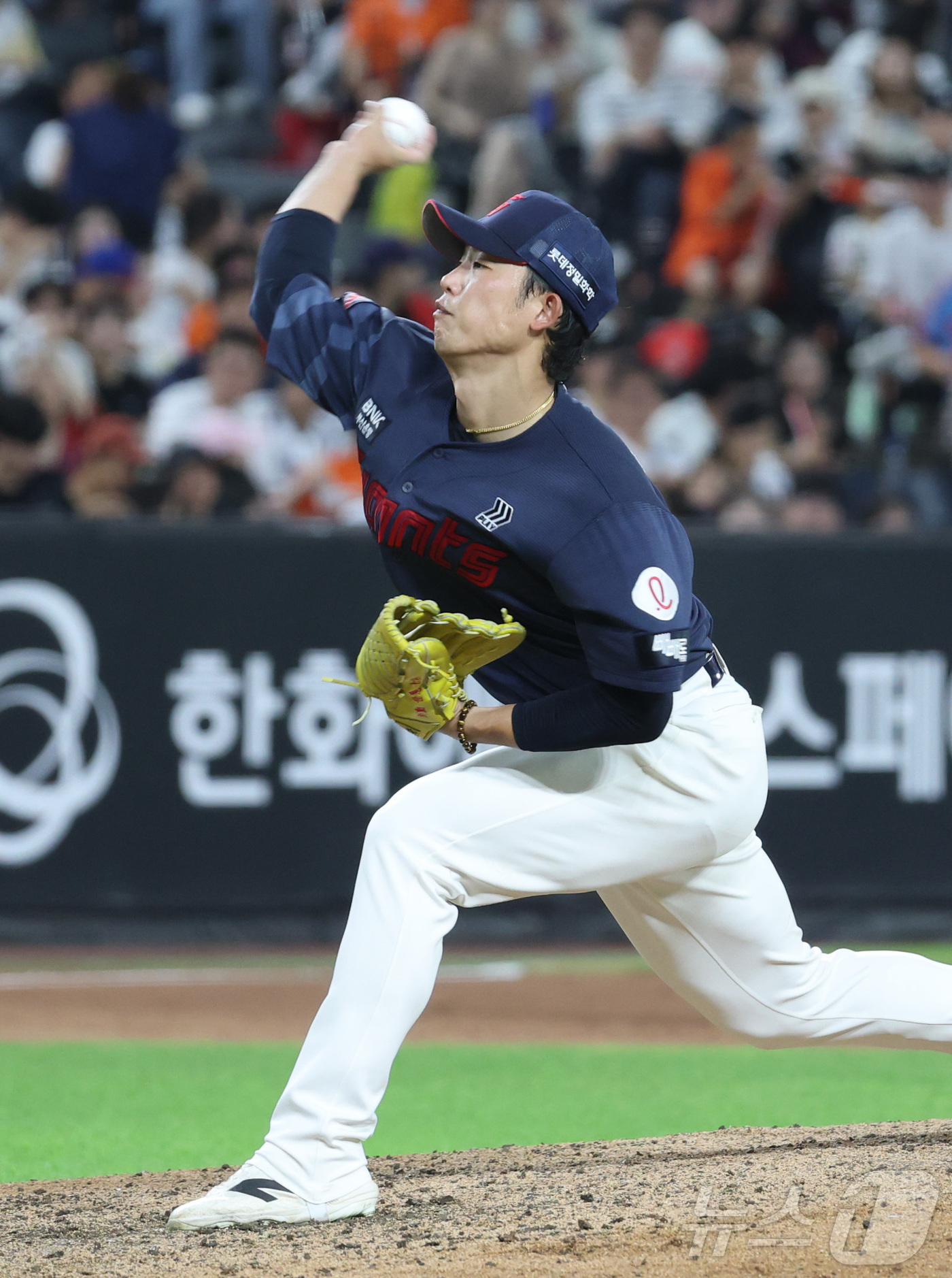 (대전=뉴스1) 김기남 기자 = 28일 대전 한화생명볼파크에서 열린 2026 신한 SOL KBO리그 롯데 자이언츠와 한화 이글스의 경기에서 롯데 현도훈이 투구하고 있다. 2026. …