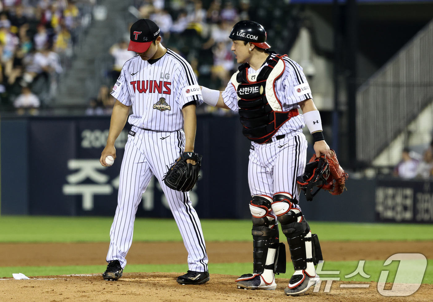 (서울=뉴스1) 최지환 기자 = 28일 오후 서울 송파구 잠실야구장에서 열린 프로야구 '2026 신한은행 SOL KBO리그' 키움 히어로즈와 LG 트윈스의 경기, LG 박동원이 8 …