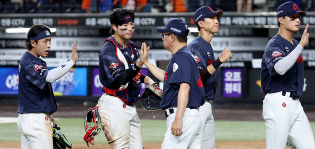4안타 황성빈 잘햇어!