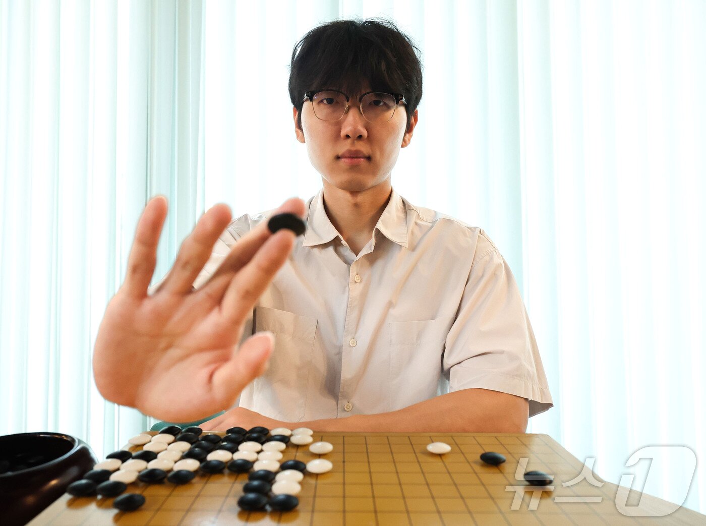 본문 이미지 - 바둑기사 신진서 9단이 28일 서울 성동구 한국기원에서 뉴스1과 인터뷰를 하고 있다. 2026.7.29 ⓒ 뉴스1 이종수 기자