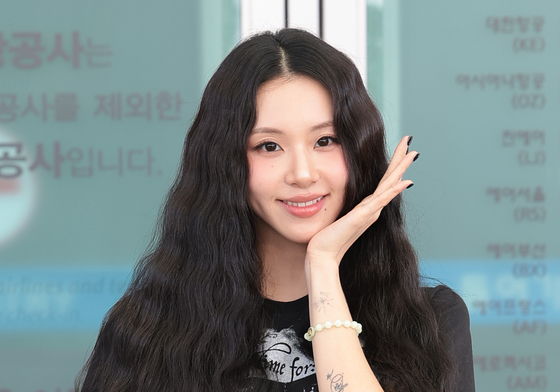 트와이스 채영, 공항에 핀 꽃