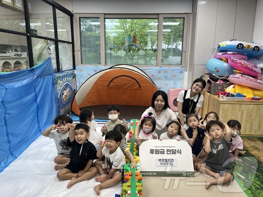 (대전=뉴스1) 이동원 기자 = 굿네이버스 대전충북사업본부(본부장 김지혜)는 청주 베르힐키즈어린이집(원장 이경미)으로부터 나눔 활동을 통해 조성된 후원금을 전달받았다고 29일 밝혔 …