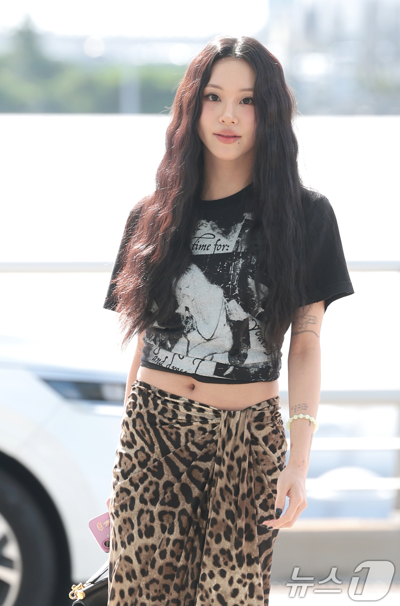 (인천공항=뉴스1) 권현진 기자 = 트와이스(TWICE) 채영이 해외 일정을 위해 29일 오전 인천공항을 통해 말레이시아로 출국하고 있다. 2026.7.29/뉴스1