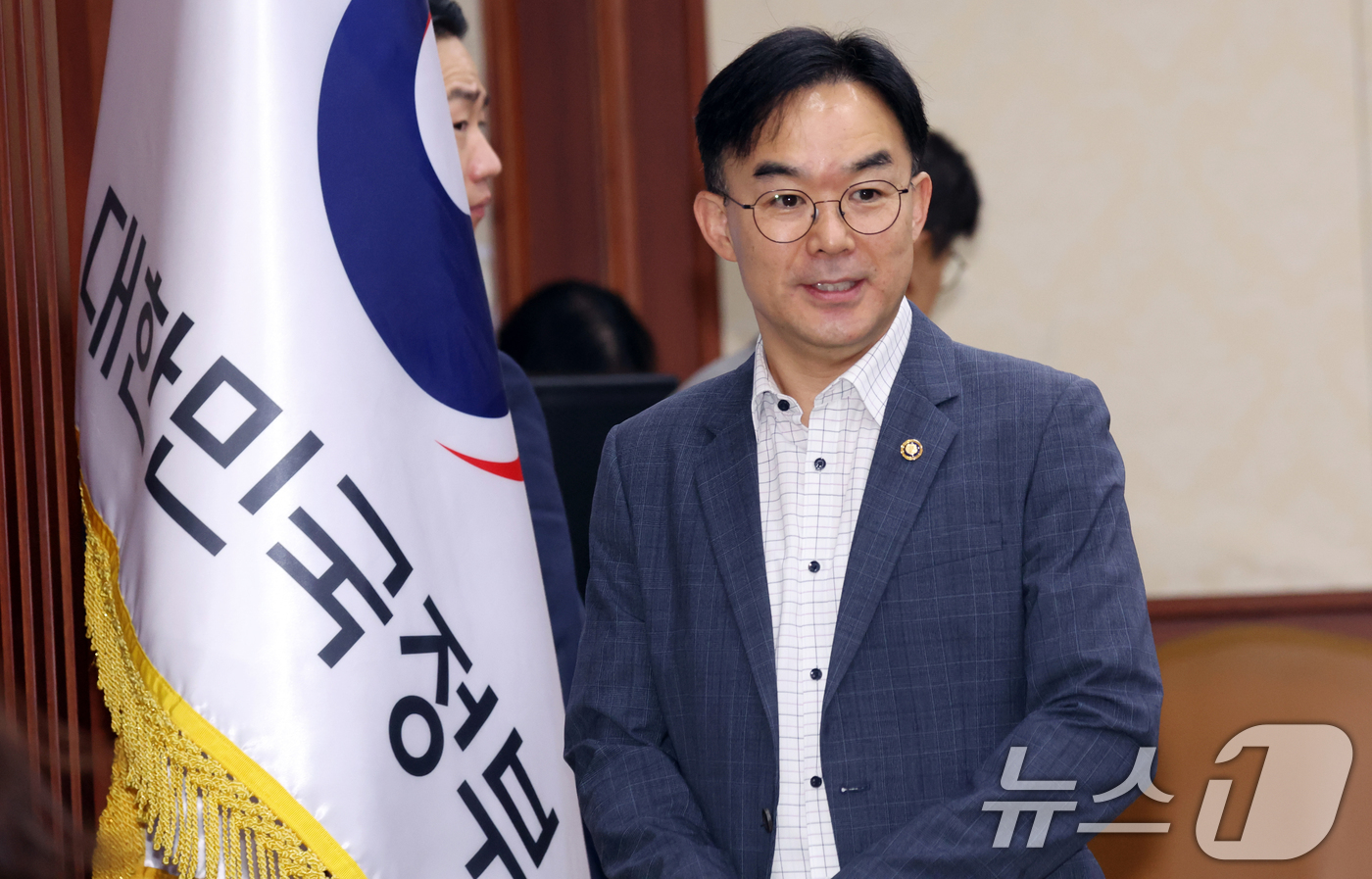 (서울=뉴스1) 김명섭 기자 = 채이배 국무총리비서실장이 29일 오전 서울 종로구 세종대로 정부서울청사에서 열린 비상경제 점검회의에 참석하고 있다.  2026.7.29/뉴스1