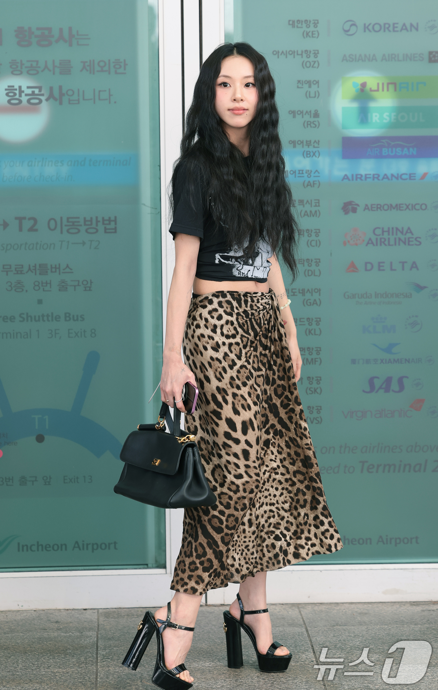 (인천공항=뉴스1) 권현진 기자 = 트와이스(TWICE) 채영이 해외 일정을 위해 29일 오전 인천공항을 통해 말레이시아로 출국하고 있다. 2026.7.29/뉴스1