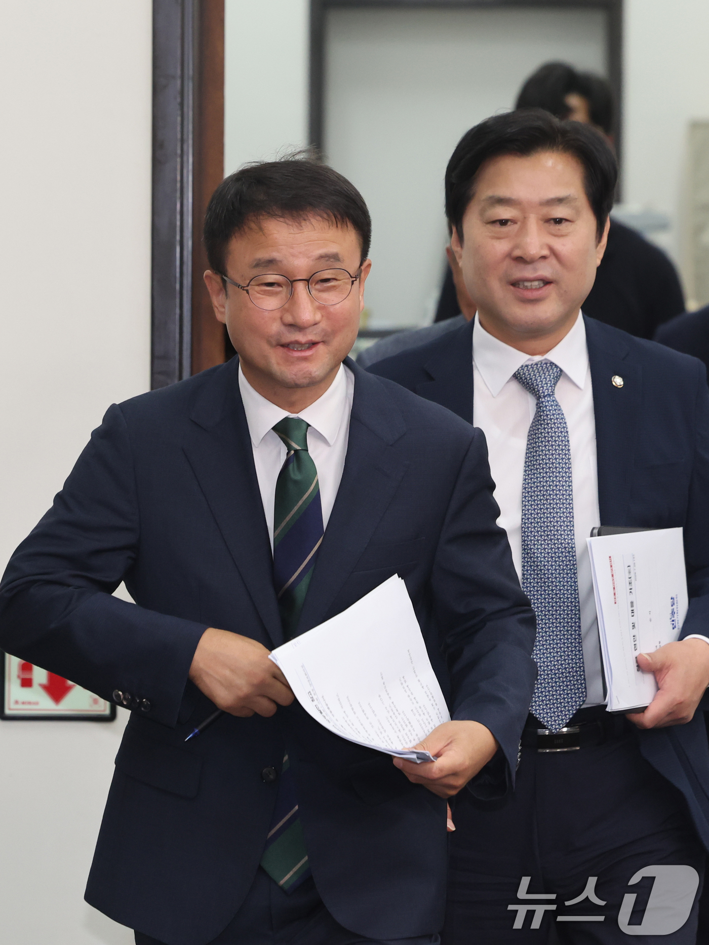 (서울=뉴스1) 황기선 기자 = 한병도 더불어민주당 대표 직무대행 겸 원내대표가 29일 오전 서울 여의도 국회에서 열린 최고위원회의에 참석하고 있다.  2026.7.29/뉴스1