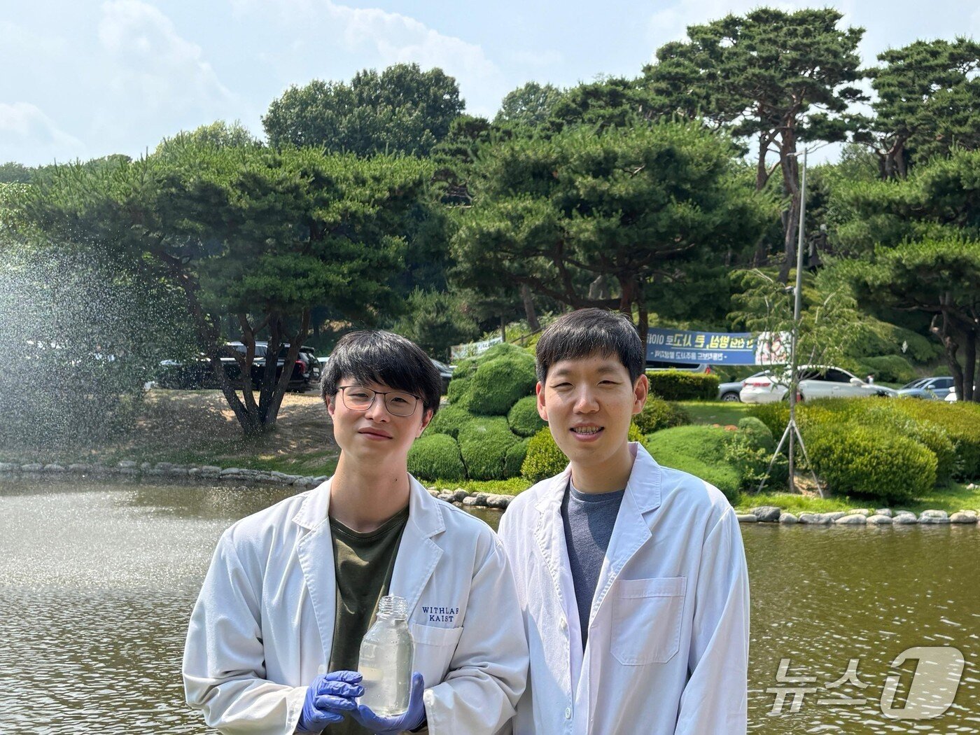 본문 이미지 - KAIST 건설및환경공학과 김영주 박사과정(왼쪽), 명재욱 교수(KAIST 제공) /뉴스1