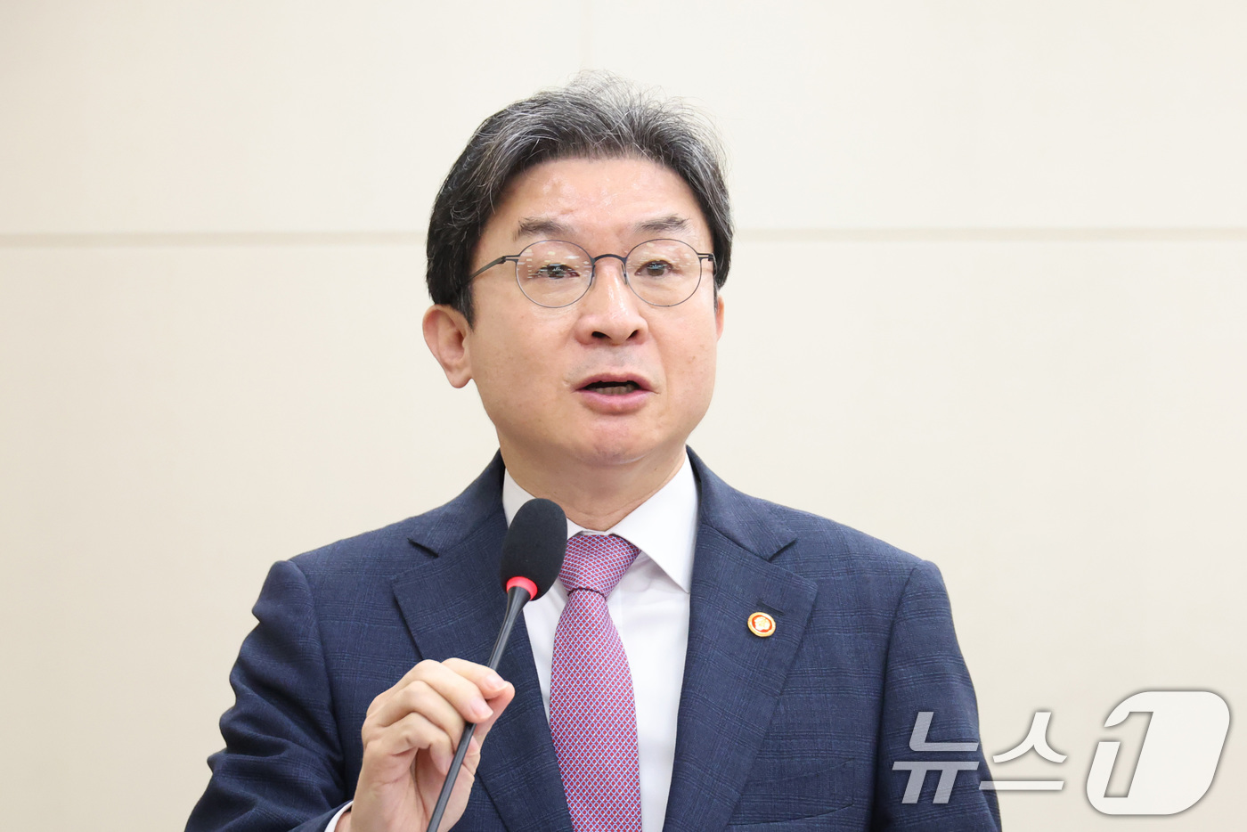 (서울=뉴스1) 신웅수 기자 = 이억원 금융위원장이 29일 서울 여의도 국회에서 열린 정무위원회 전체회의에서 업무 보고를 하고 있다. 2026.7.29/뉴스1